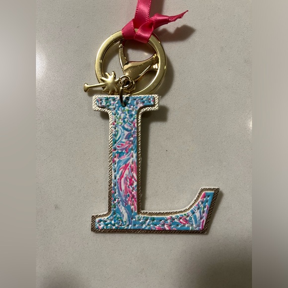 Brand new with tags Lilly Pulitzer “L” keychain - Picture 2 of 6